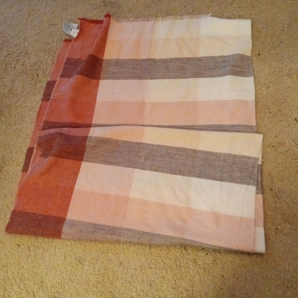 GORGEOUS NEW Gap 25"x82" Pink Plaid Tasseled Shawl/Wrap - Picture 4 of 5